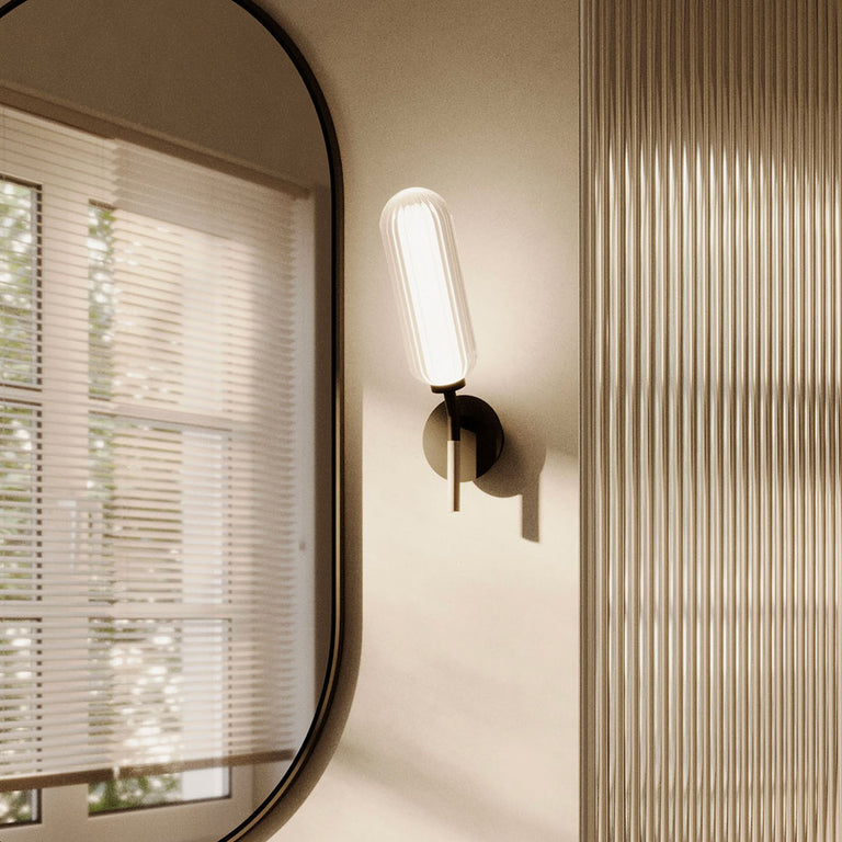 Lari LED Wall Light